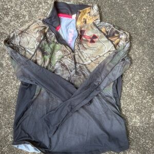 Under Armor Women’s pull over quarter zip